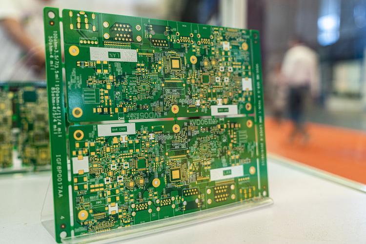 印刷線路板屬于什么行業(yè)，印刷線路板圖片