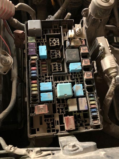 霸道空調電路圖，普拉多空調風扇保險是哪個